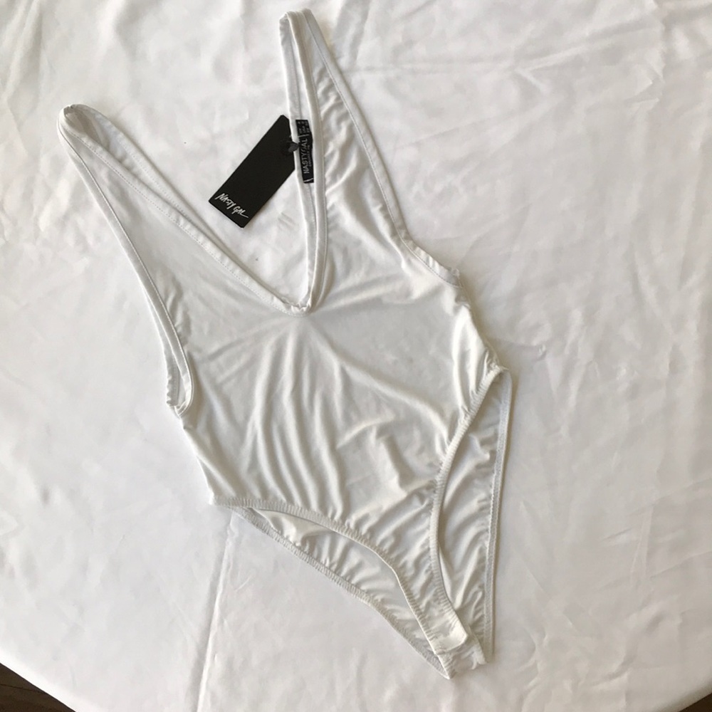 NWT Nasty Gal plunging bodysuit - Picture 3 of 7